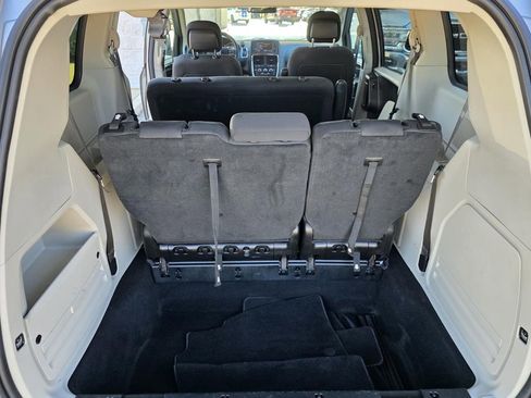 Used 2019 Dodge Grand Caravan SE w/ UConnect Hands-Free Group image 11