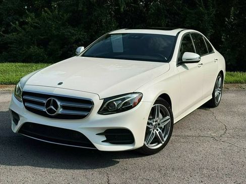 Used 2018 Mercedes-Benz E 300 4MATIC image 2