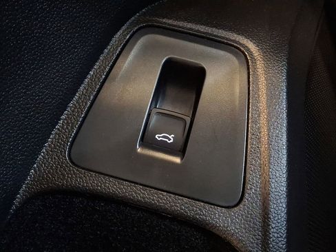 Used 2024 Volkswagen Tiguan SE R-Line image 27