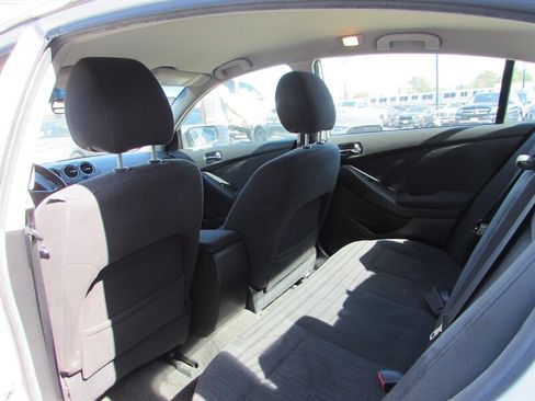 Used 2010 Nissan Altima 2.5 S FWD image 13
