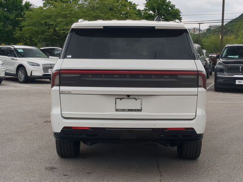 New 2026 Lincoln Navigator L Premier AWD/4WD image 4