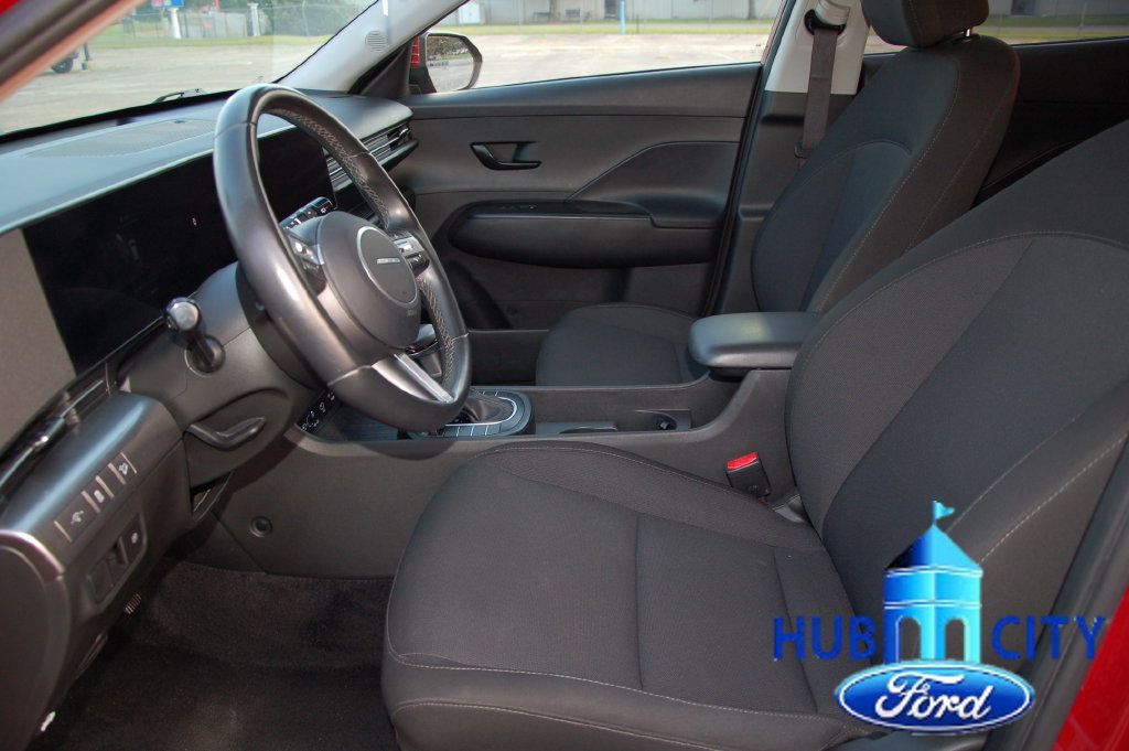 Used 2025 Hyundai Kona SEL FWD image 10
