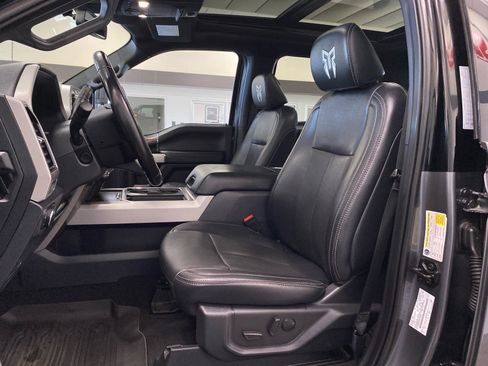 Used 2022 Ford F250 Lariat w/ Black Appearance Package image 18