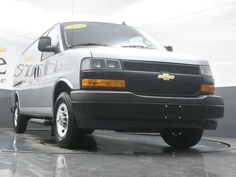 Used 2024 Chevrolet Express 3500 image 3