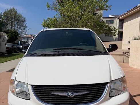 Used 2003 Chrysler Town & Country Limited image 6