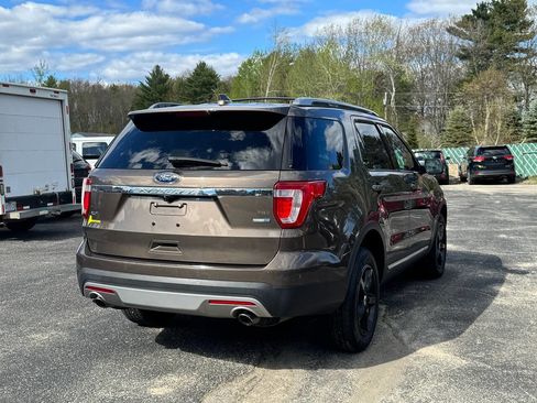 Used 2016 Ford Explorer XLT w/ Equipment Group 202A AWD/4WD image 4