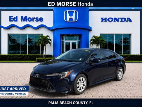 Used 2021 Toyota Corolla LE FWD image 1