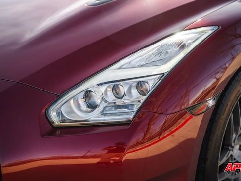 Used 2015 Nissan GT-R Premium image 51