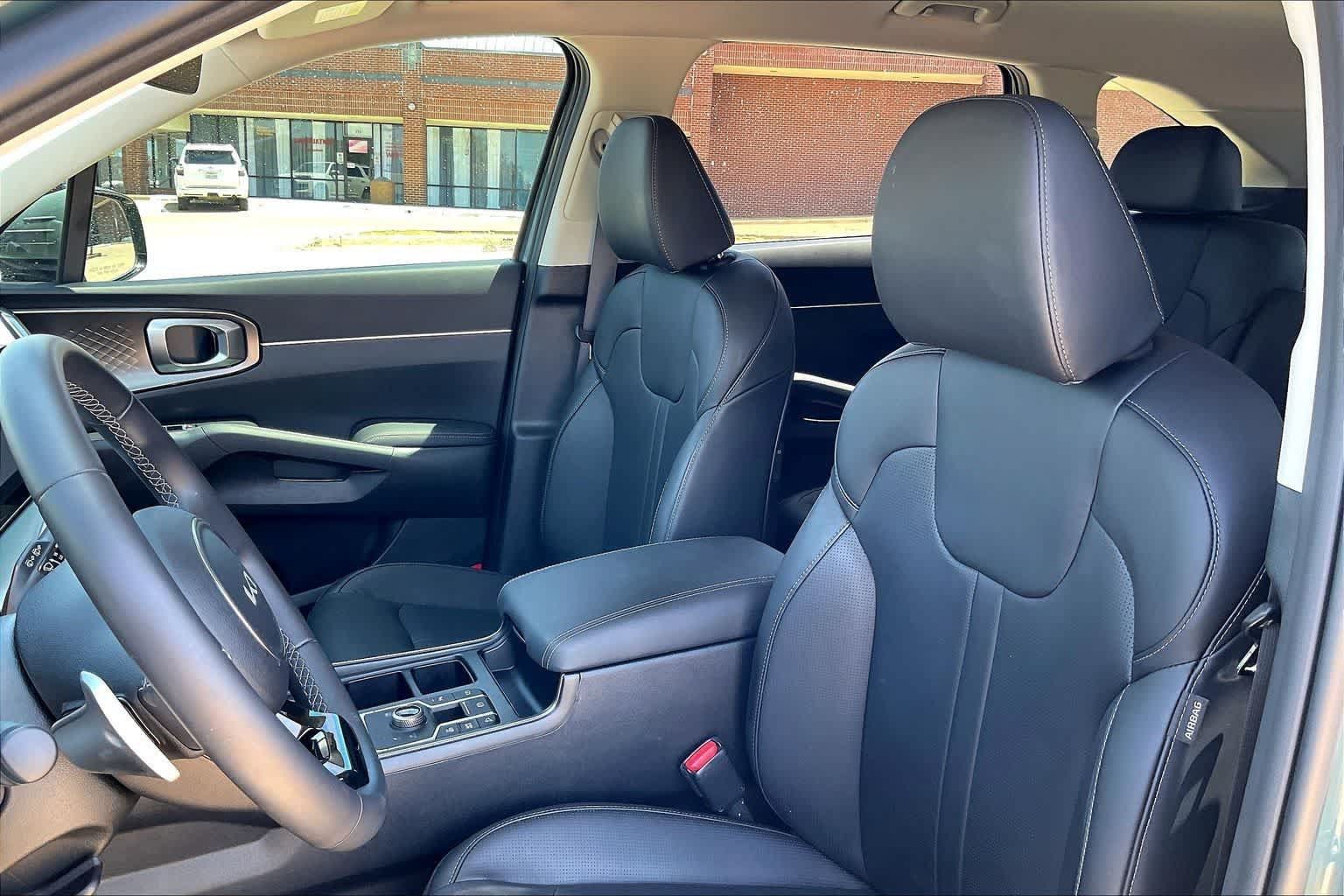 Certified 2025 Kia Sorento EX AWD/4WD image 10
