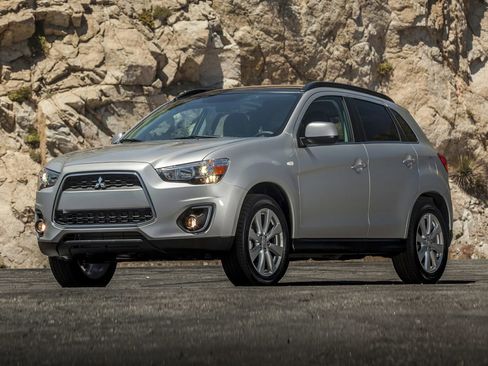 Used 2014 Mitsubishi Outlander Sport SE image 1
