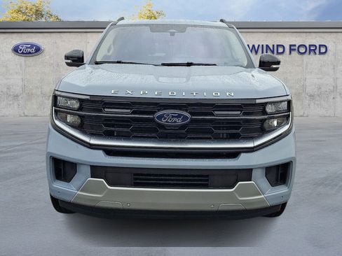 Used 2025 Ford Expedition Max Platinum w/ Platinum Ultimate Package AWD/4WD image 2