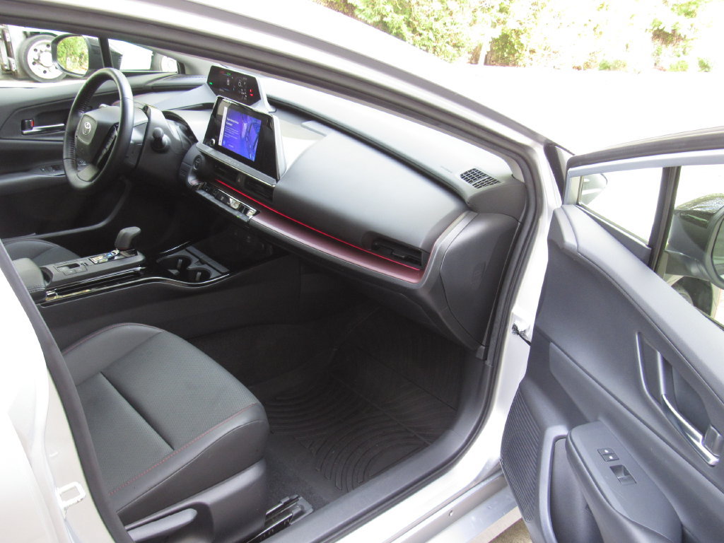 Certified 2024 Toyota Prius Prime FWD image 19