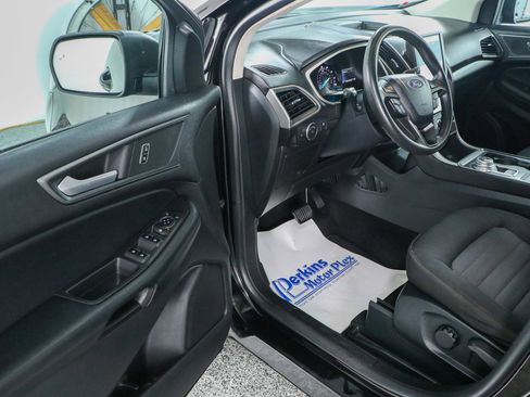 Used 2021 Ford Edge SE image 3