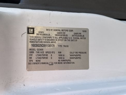 Used 2009 Chevrolet Express 2500 image 32