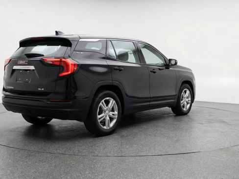Used 2024 GMC Terrain SLE image 9