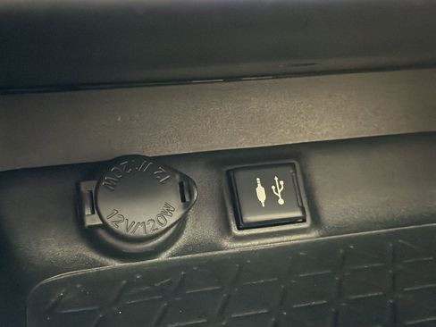 Used 2019 Toyota RAV4 XLE Premium FWD image 30