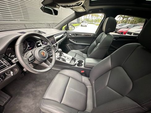 Certified 2026 Porsche Macan AWD/4WD image 4