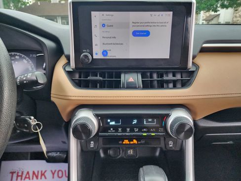 Used 2023 Toyota RAV4 LE AWD/4WD image 29