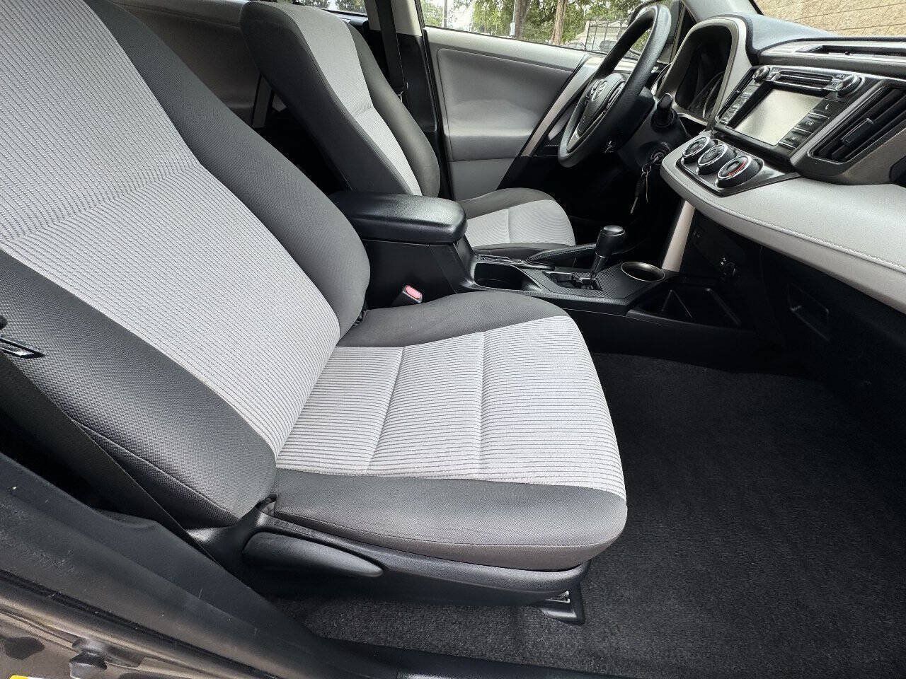 Used 2013 Toyota RAV4 LE FWD image 24