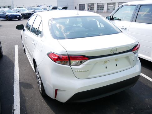 Used 2026 Toyota Corolla LE FWD image 8