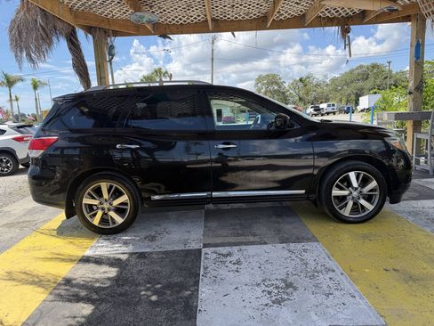Used 2015 Nissan Pathfinder Platinum FWD image 4