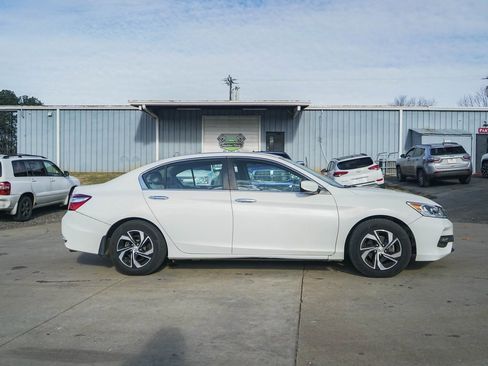 Used 2017 Honda Accord LX image 3
