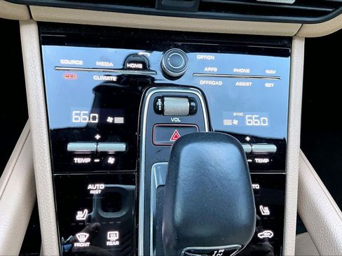 Used 2020 Porsche Cayenne image 26