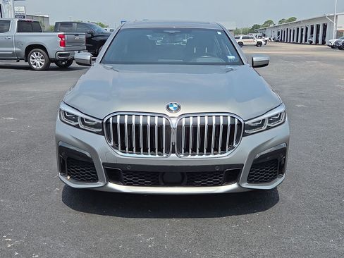 Used 2020 BMW 750i xDrive w/ Executive Package AWD/4WD image 9