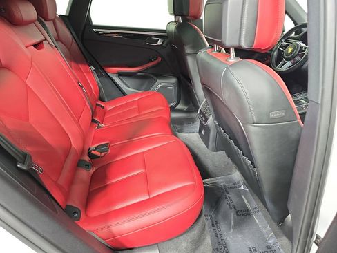 Used 2018 Porsche Macan AWD/4WD image 26