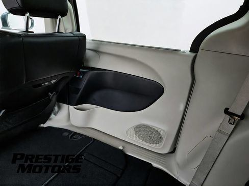 Used 2024 Chrysler Pacifica Touring-L FWD image 26