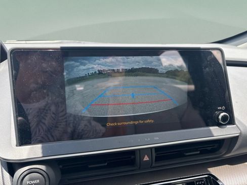 Used 2024 Toyota Prius XLE FWD image 12