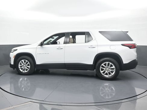Used 2022 Chevrolet Traverse LS image 3