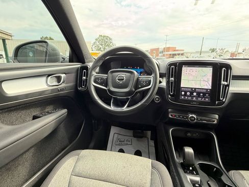 Used 2024 Volvo XC40 B5 Core AWD/4WD image 19