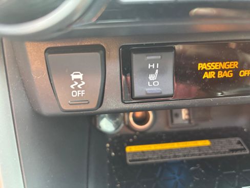 Used 2019 Toyota RAV4 XSE AWD/4WD image 26