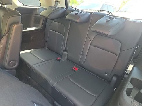 Used 2023 Nissan Pathfinder Platinum FWD image 14