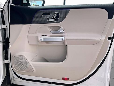 Certified 2023 Mercedes-Benz EQB 300 4MATIC w/ Exclusive Package image 22