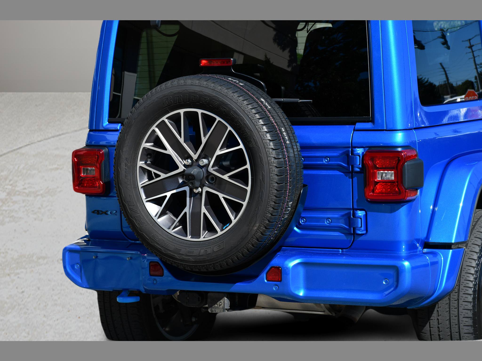 Used 2022 Jeep Wrangler Unlimited Sahara AWD/4WD image 27