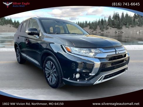 Used 2020 Mitsubishi Outlander SEL image 2