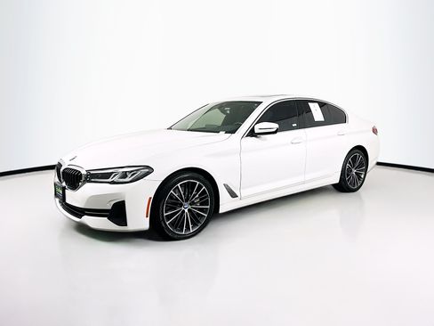 Used 2022 BMW 530i w/ Convenience Package RWD image 3