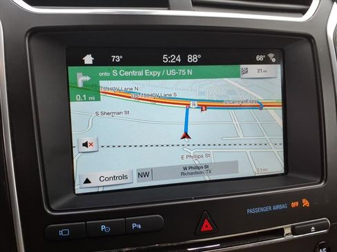 Used 2018 Ford Explorer Platinum image 10