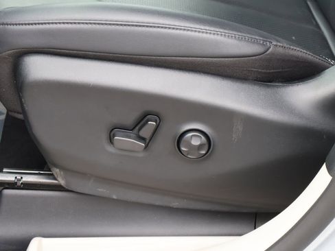 Used 2024 Chrysler Pacifica Touring-L image 23