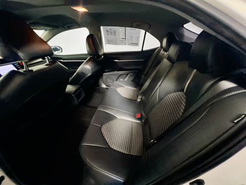 Used 2018 Toyota Camry SE FWD image 28