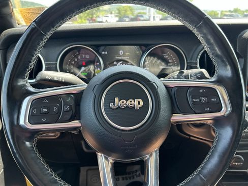 Used 2021 Jeep Wrangler Unlimited Sahara w/ Dual Top Group AWD/4WD image 25