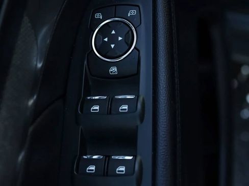 Used 2018 Ford Explorer XLT w/ Equipment Group 201A FWD image 12