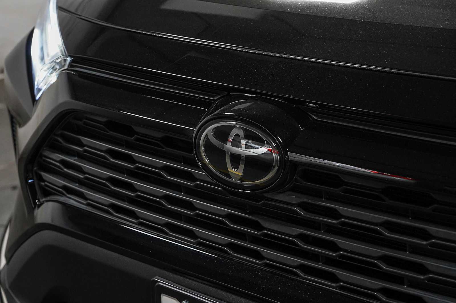 Certified 2023 Toyota RAV4 XLE w/ Convenience Package FWD image 8