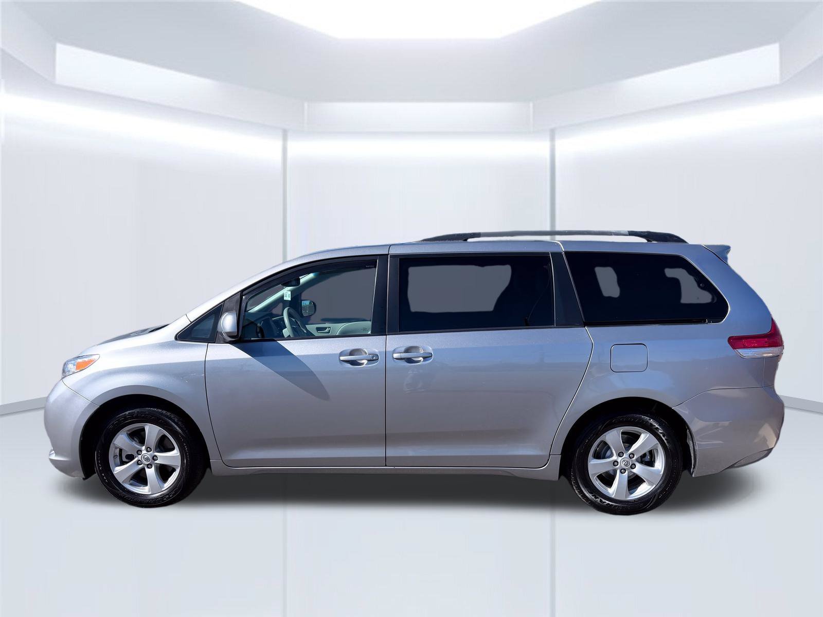Used 2011 Toyota Sienna LE FWD image 8