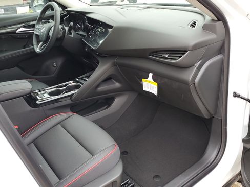 Used 2023 Buick Envision Essence w/ Sport Touring Package image 9