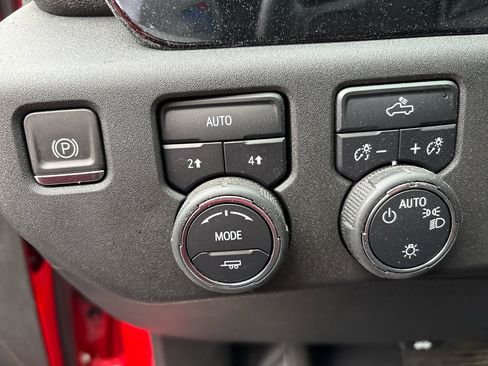 Used 2023 Chevrolet Silverado 1500 LT image 12