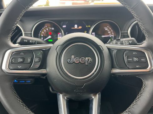 Used 2023 Jeep Wrangler Unlimited Sahara AWD/4WD image 27