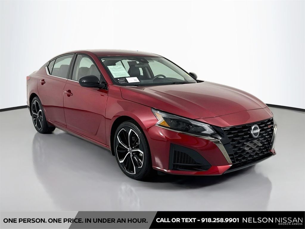 Used 2023 Nissan Altima 2.5 SR FWD image 3